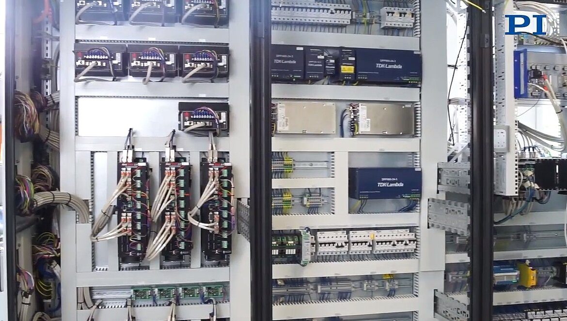 16 controllers handle the coordination of all 56 axes (Image: PI)