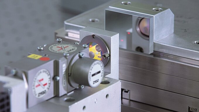PI Measuring high-Precision Piezo Positioning Systems High-precision piezo positioning systems are measured using highquality calibrated interferometers